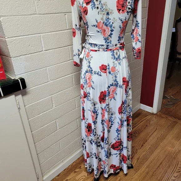 Beautiful Pink Blush Floral Dress - Picture 9 of 12